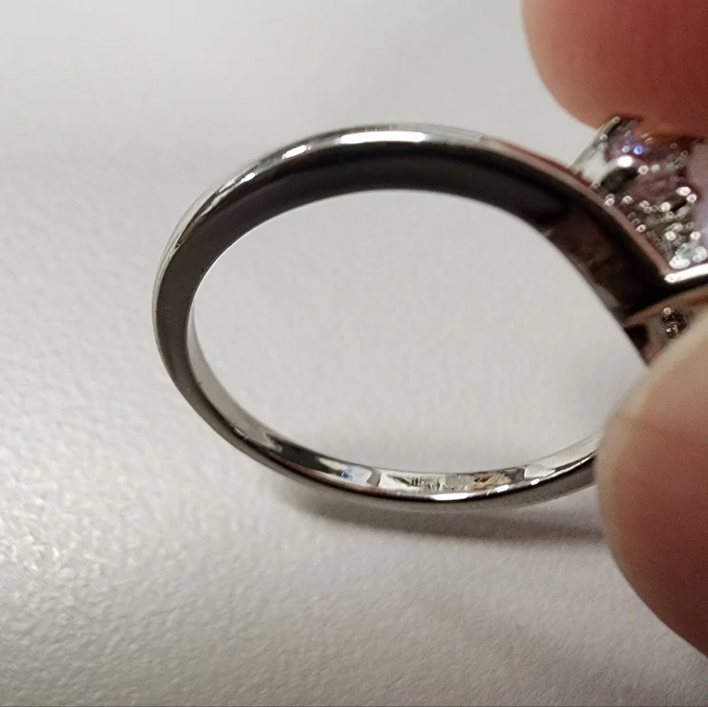 Sz 8 Exquisite Oval Faux Opal Ring Sparkling Cubic Zirconia Accents Silver-tone
